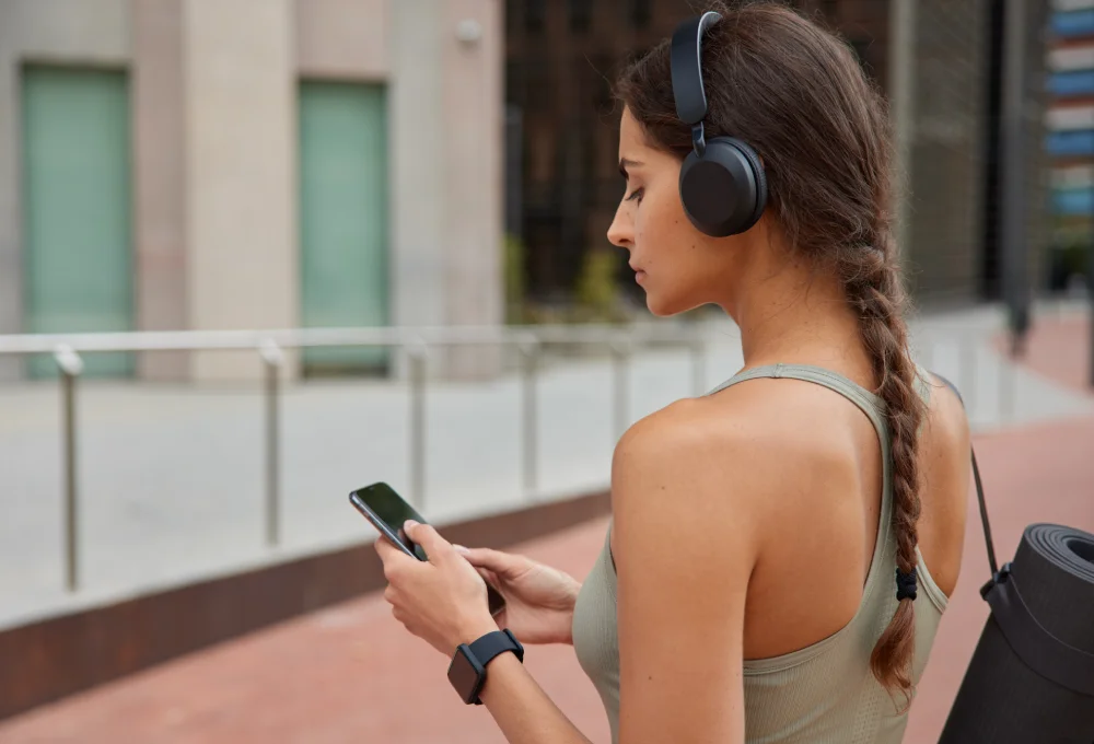 people-lifestyle-mobile People Lifestyle using Mobile Apps